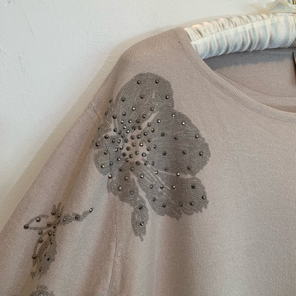 New Sioni Super Soft Neutral Floral Sweater - Picture 5 of 8